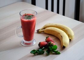 Banan-jordgubbssmoothie för viktminskning